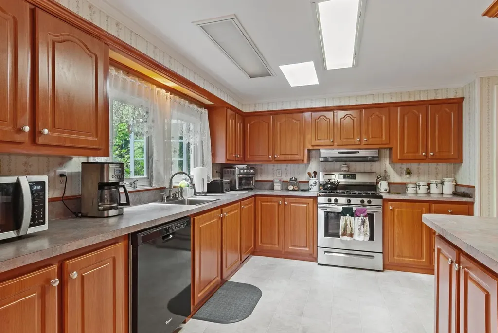 10 Aberdeen Drive Stratham NH 03885