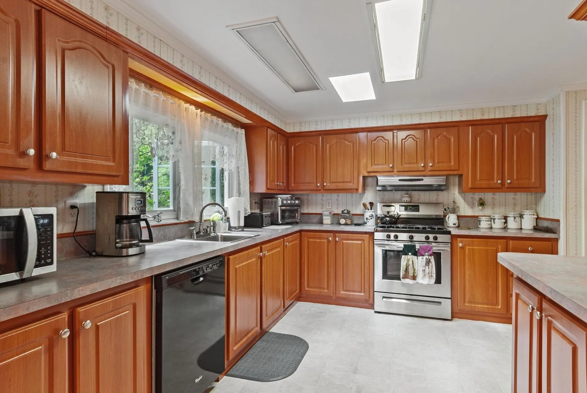 10 Aberdeen Drive Stratham NH 03885