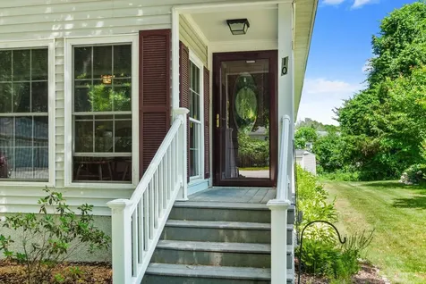 10 Aberdeen Drive Stratham NH 03885