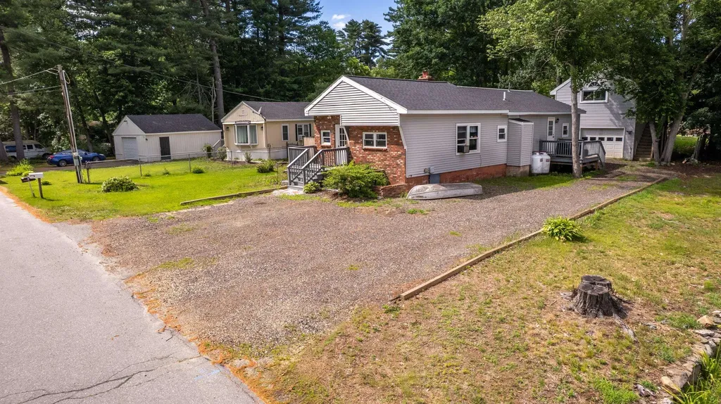 3 Margaret Avenue Raymond NH 03077