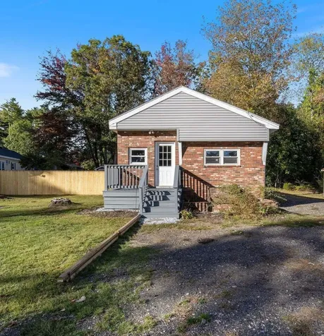 3 Margaret Avenue Raymond NH 03077