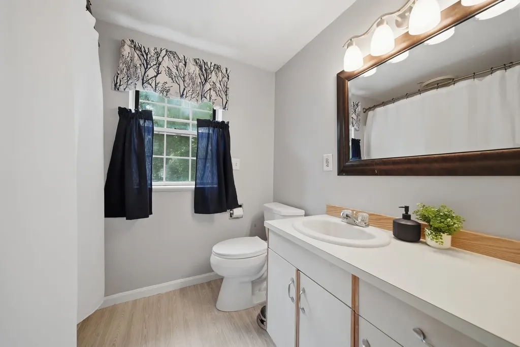 46 Morgan Circle Goffstown NH 03045