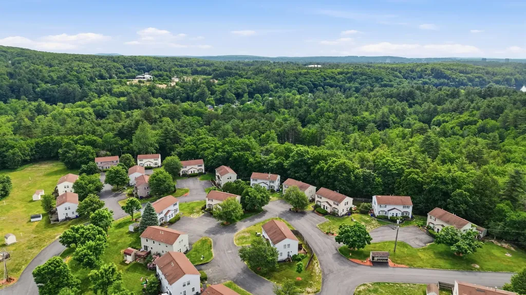 46 Morgan Circle Goffstown NH 03045