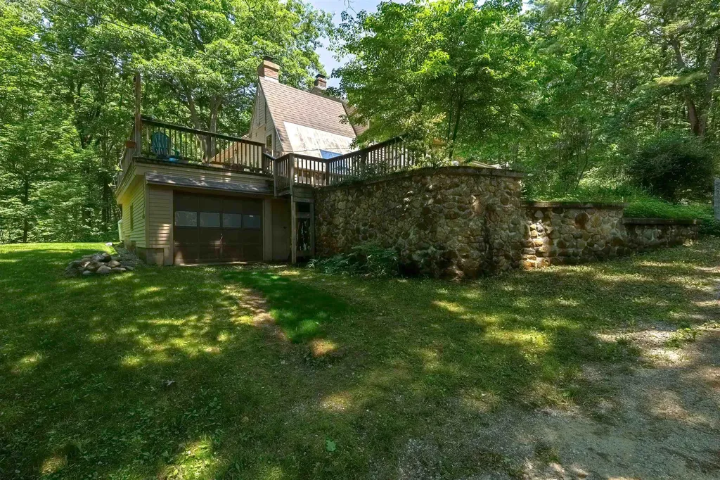 19 Rogers Road Bennington NH 03442