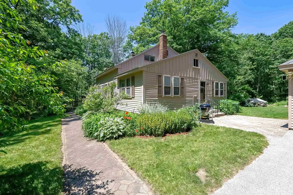19 Rogers Road Bennington NH 03442