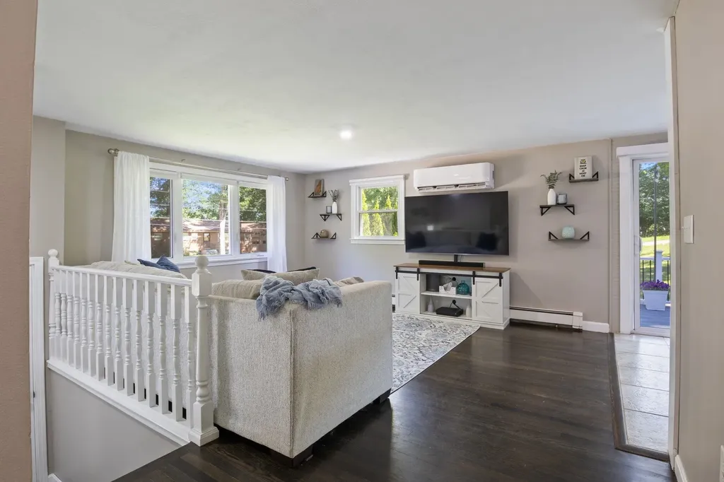 8 Diana Road Derry NH 03038