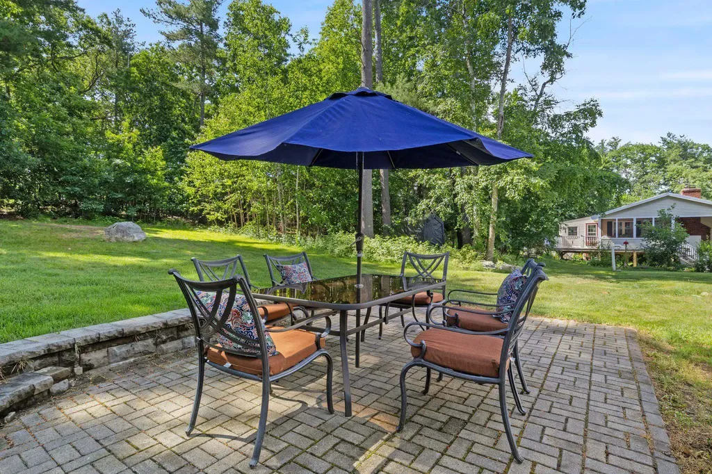 8 Diana Road Derry NH 03038