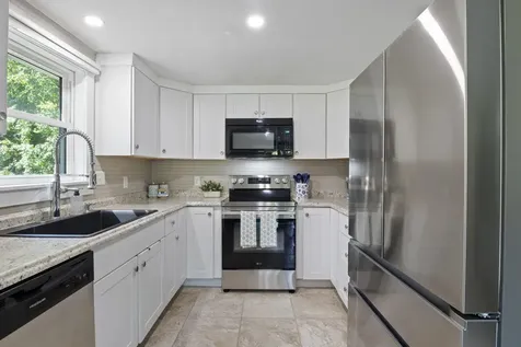 8 Diana Road Derry NH 03038