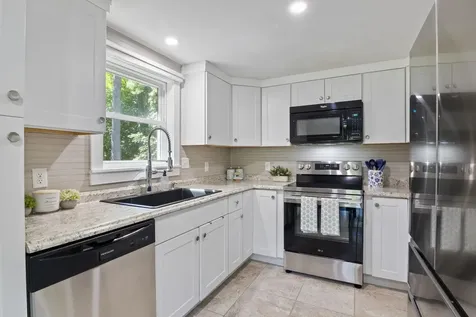8 Diana Road Derry NH 03038