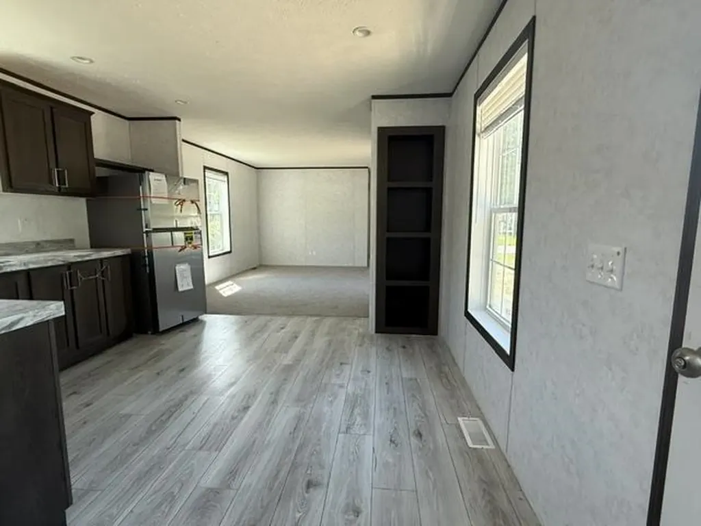13 Noble Place Londonderry NH 03053