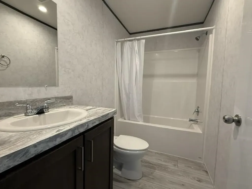 13 Noble Place Londonderry NH 03053
