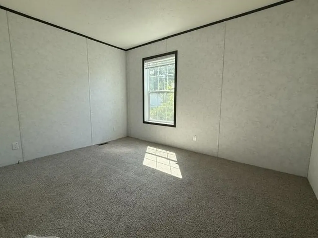 13 Noble Place Londonderry NH 03053