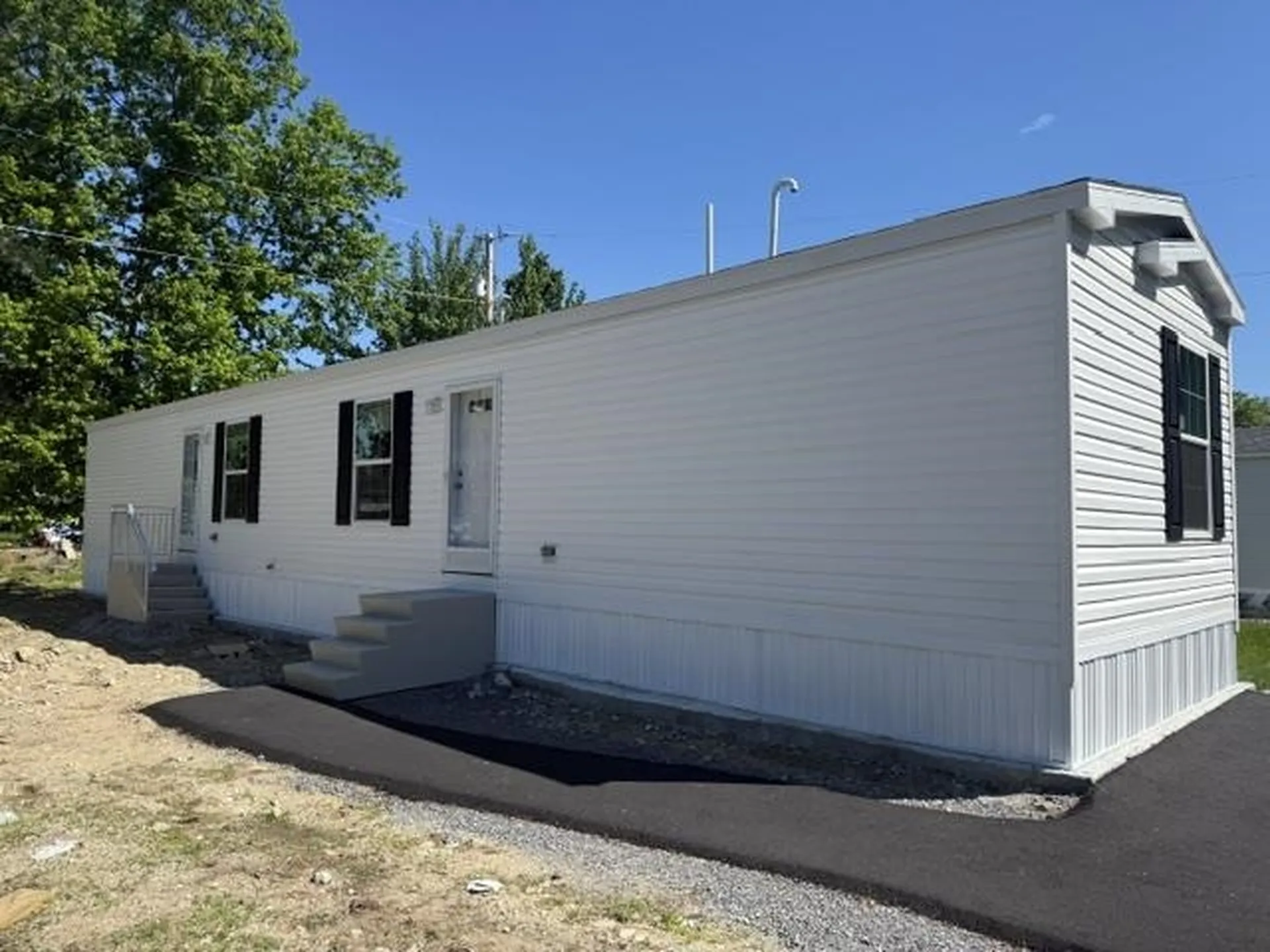 13 Noble Place Londonderry NH 03053