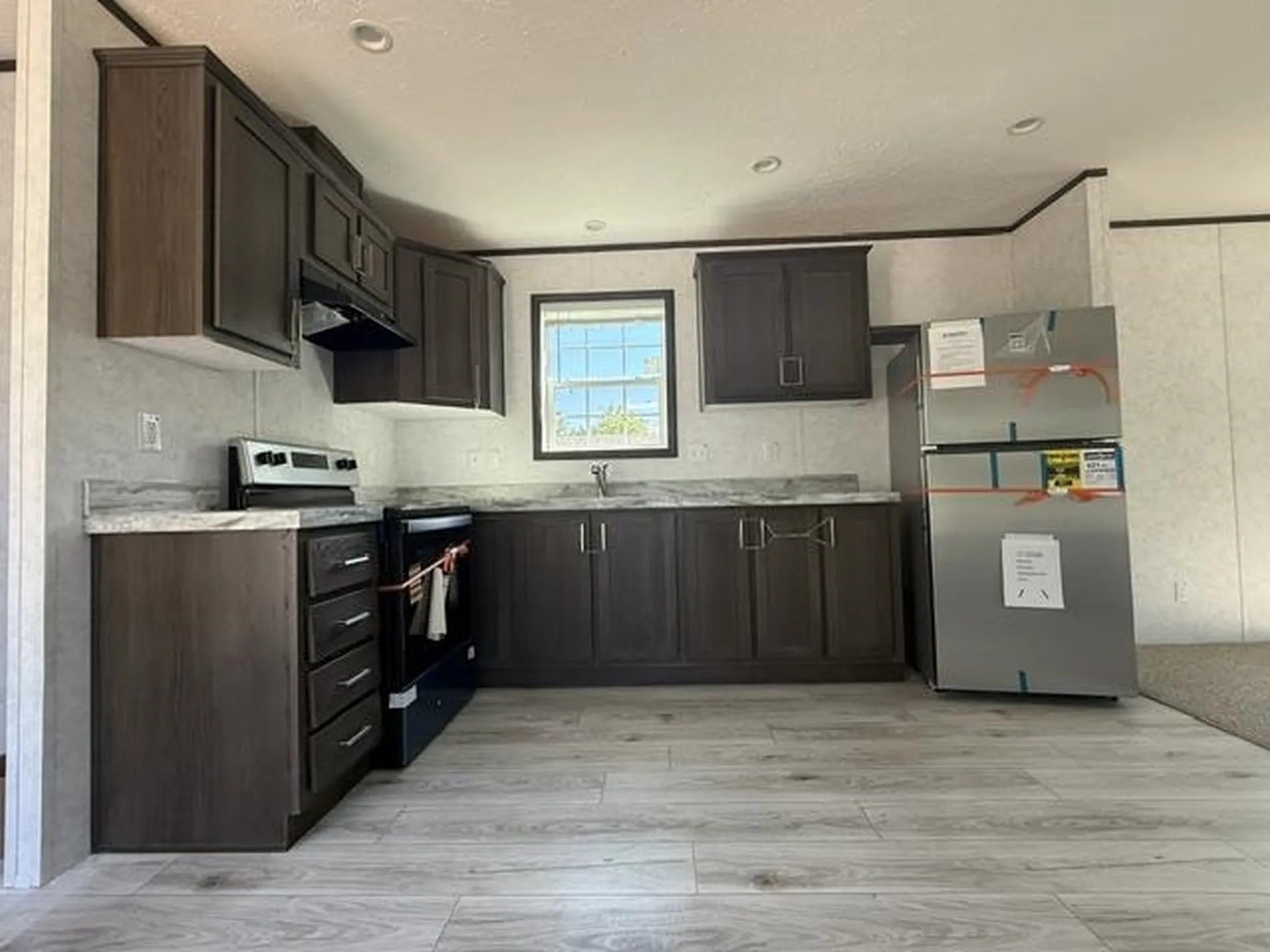 13 Noble Place Londonderry NH 03053