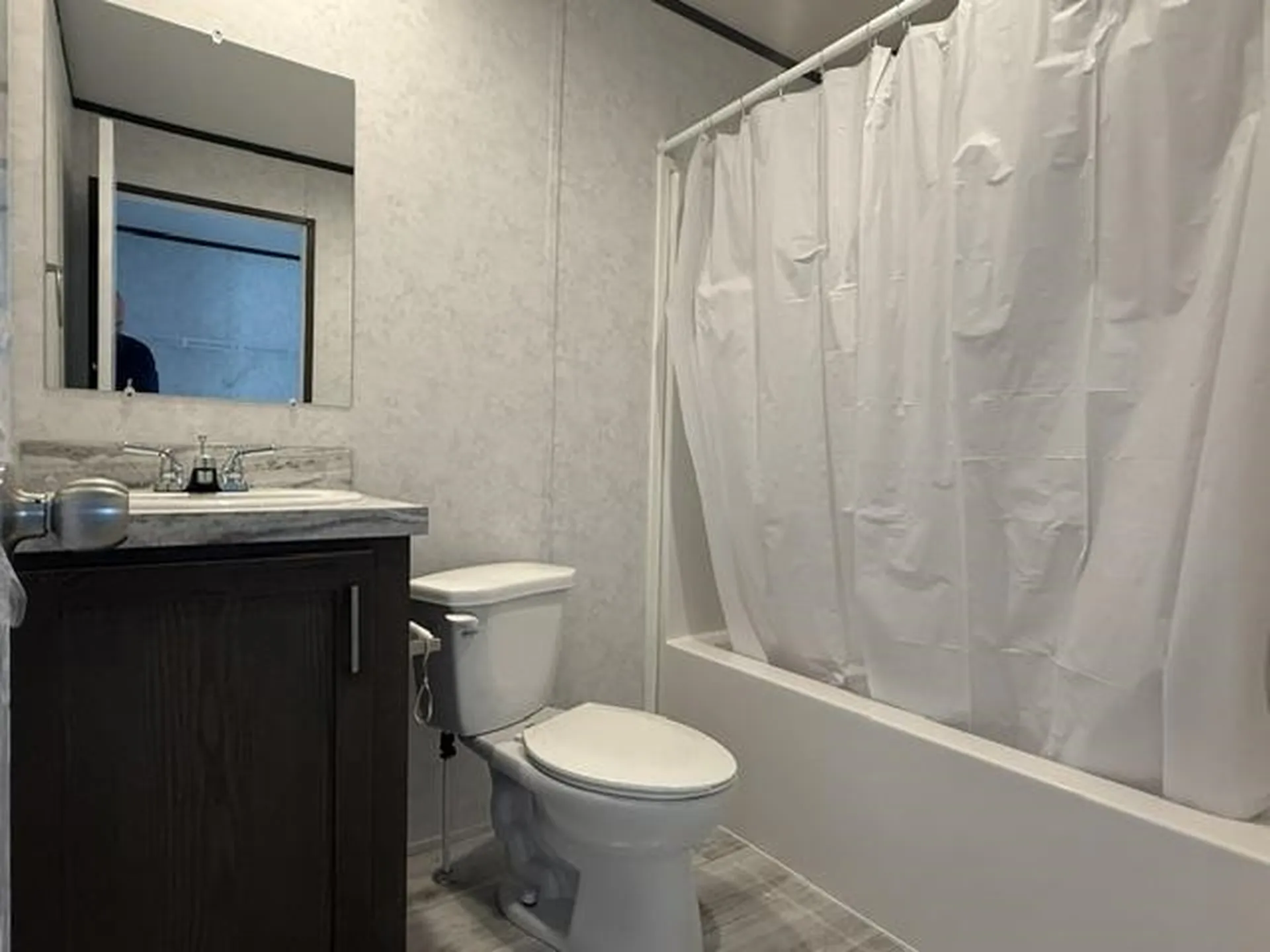 13 Noble Place Londonderry NH 03053