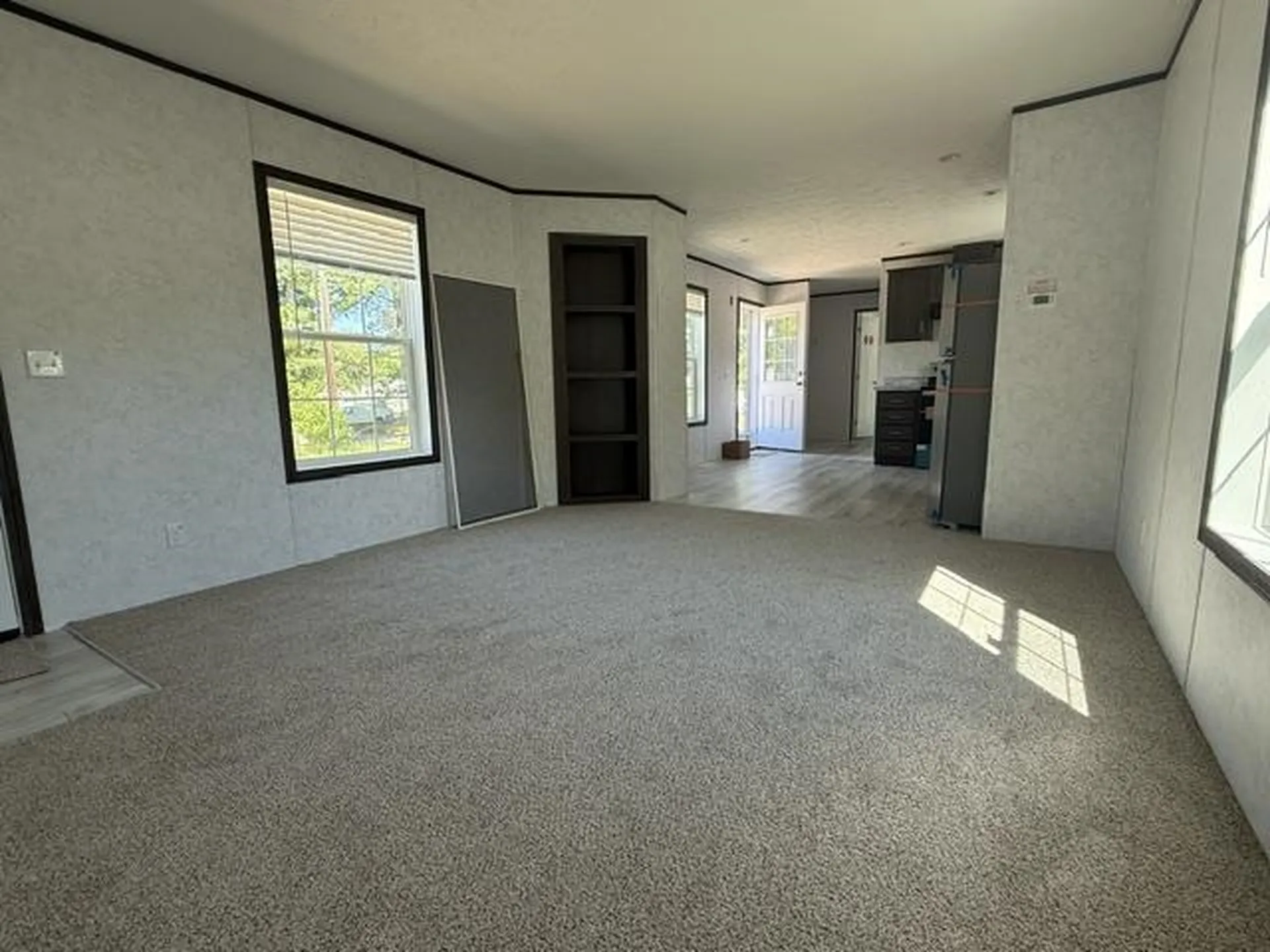 13 Noble Place Londonderry NH 03053