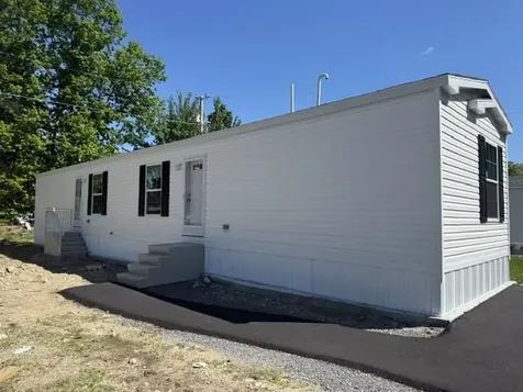 13 Noble Place Londonderry NH 03053