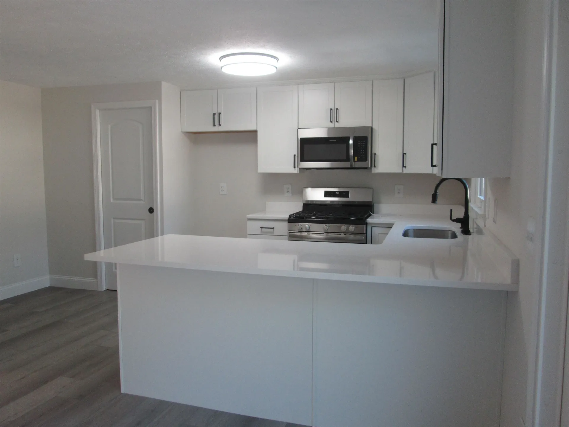 48 Ramsgate Ridge Nashua NH 03063