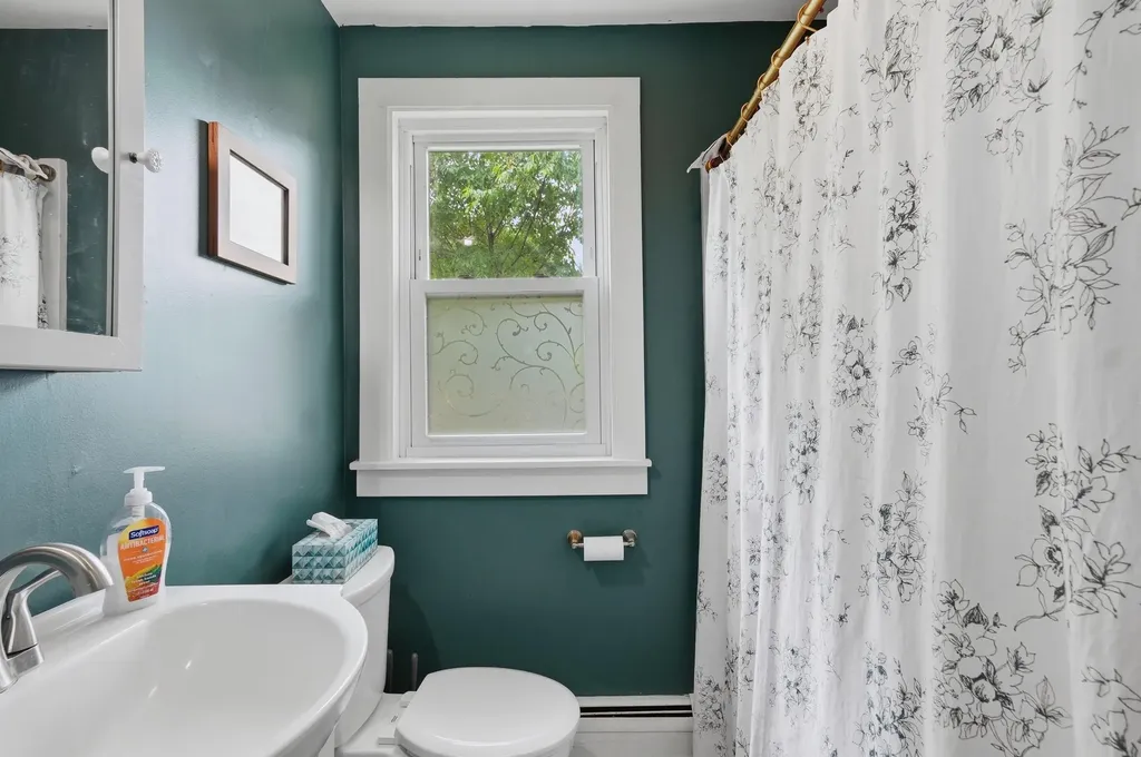 40 Mcguigan Avenue Manchester NH 03103