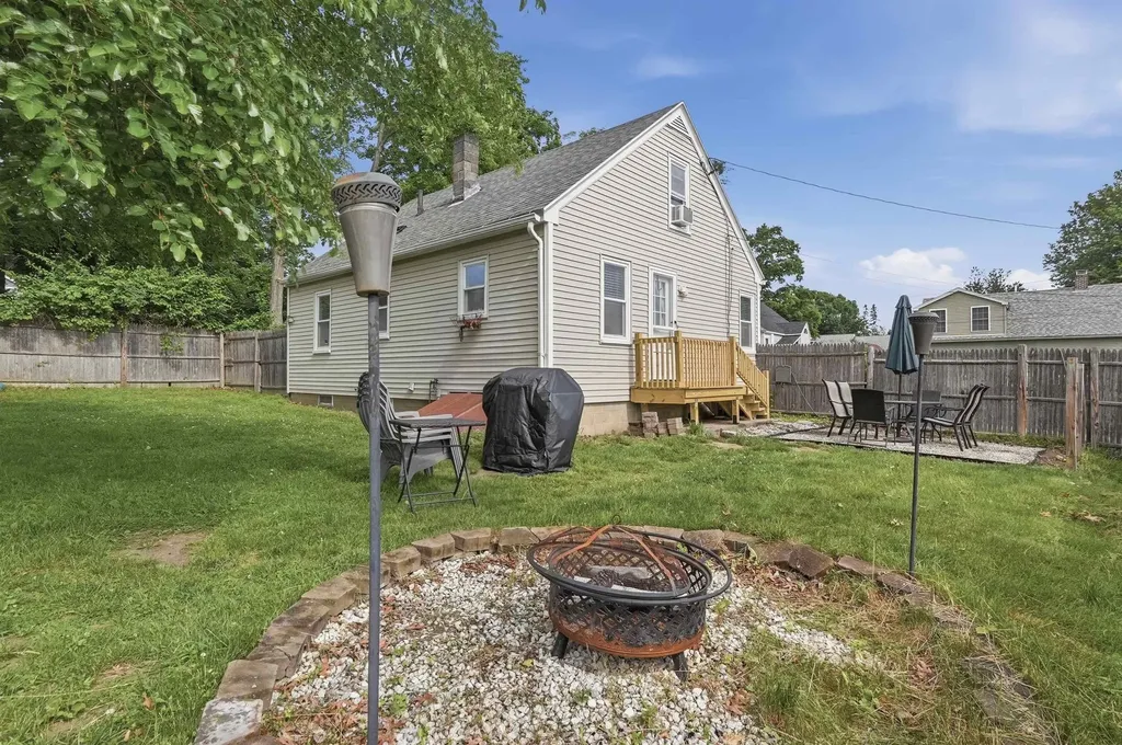 40 Mcguigan Avenue Manchester NH 03103