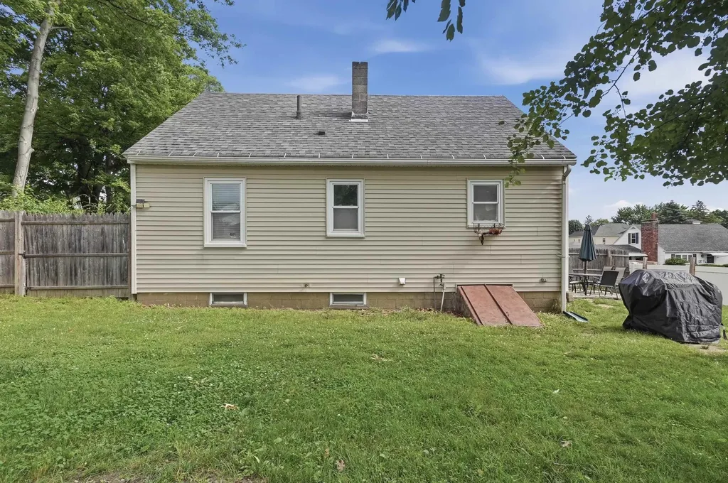 40 Mcguigan Avenue Manchester NH 03103