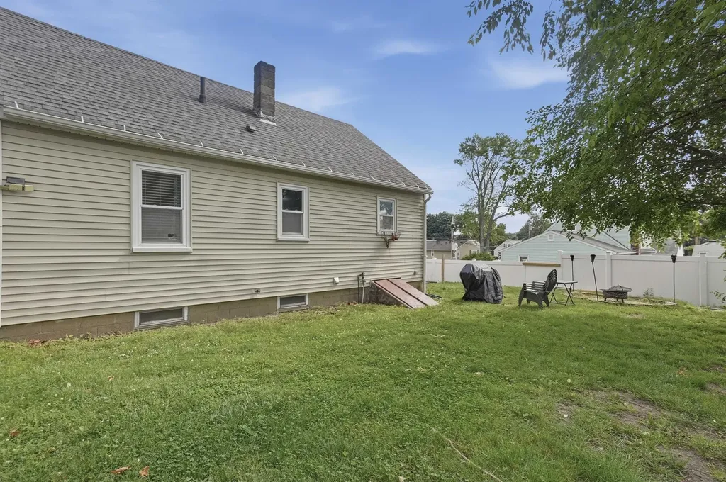 40 Mcguigan Avenue Manchester NH 03103