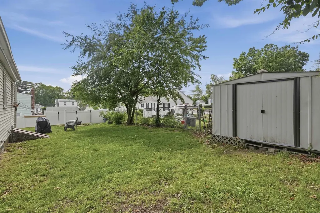 40 Mcguigan Avenue Manchester NH 03103