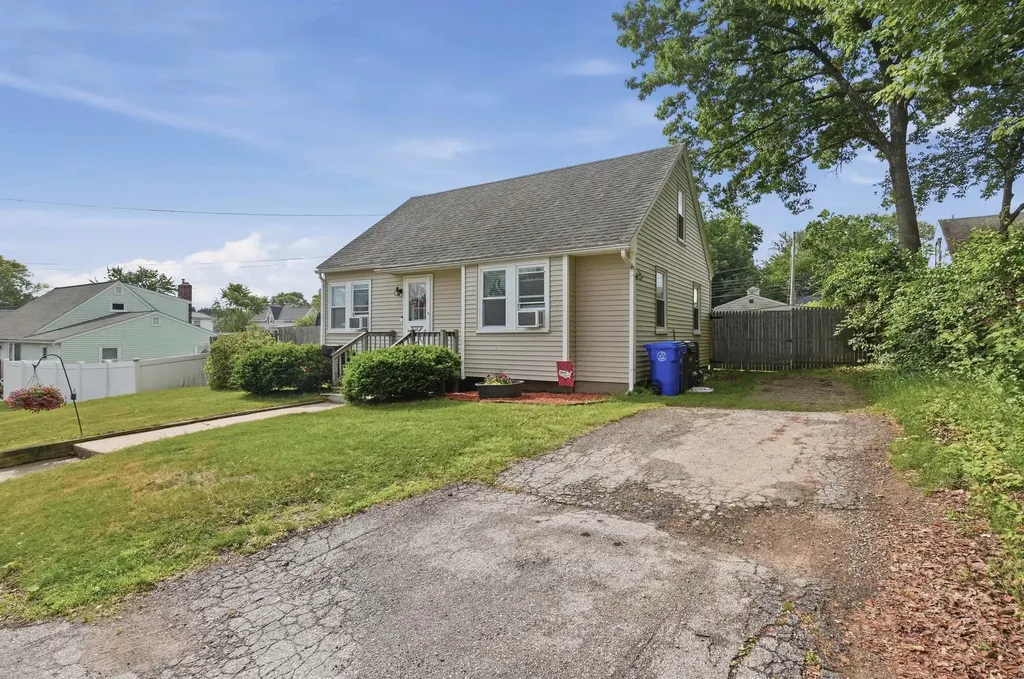 40 Mcguigan Avenue Manchester NH 03103