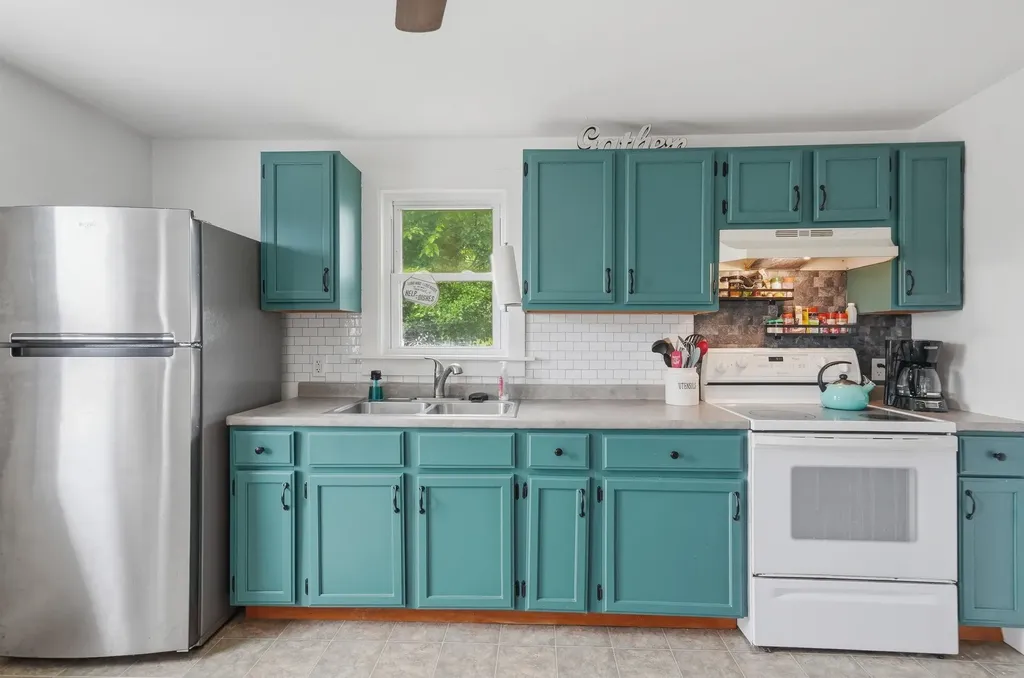 40 Mcguigan Avenue Manchester NH 03103