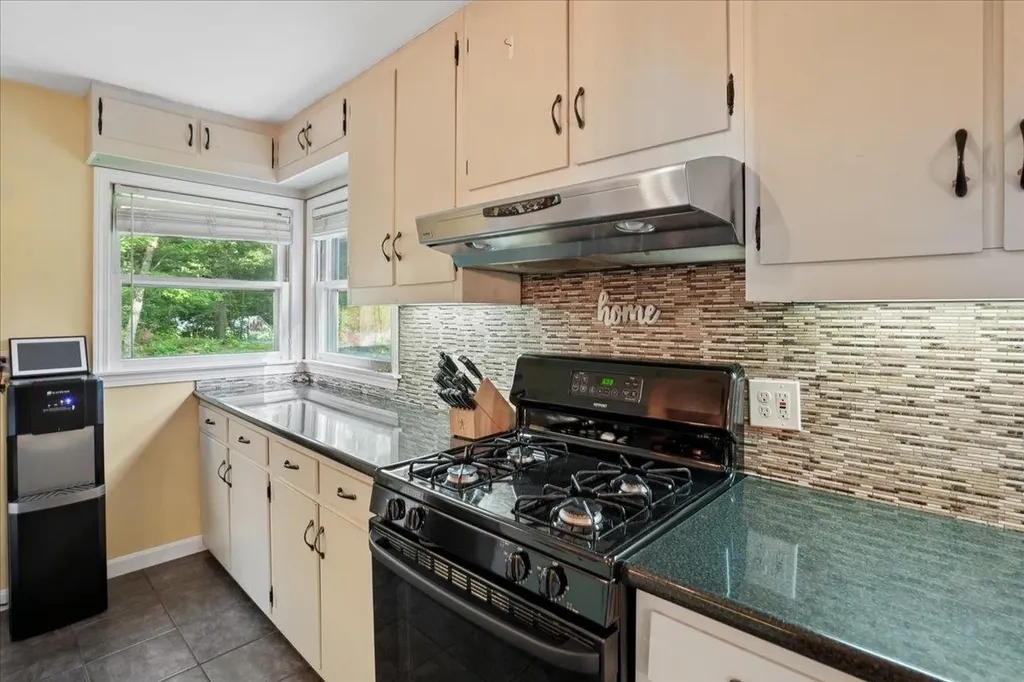 319 Windham Road Pelham NH 03076