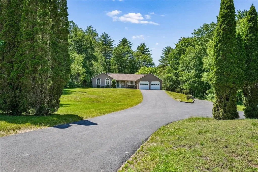 58 Joanne Drive Hooksett NH 03106