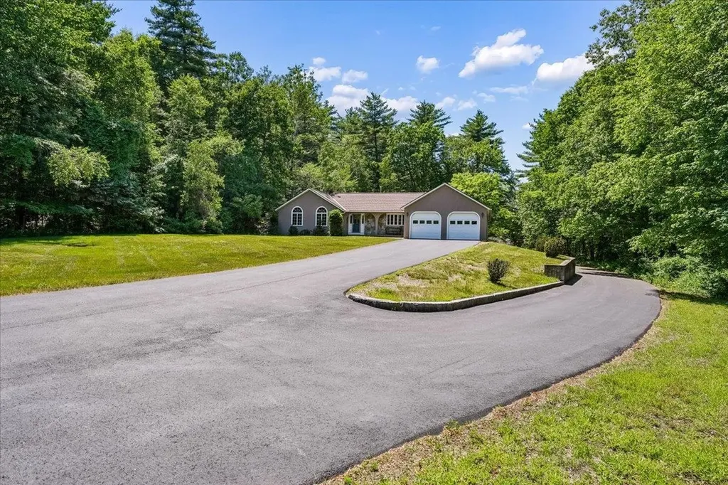 58 Joanne Drive Hooksett NH 03106