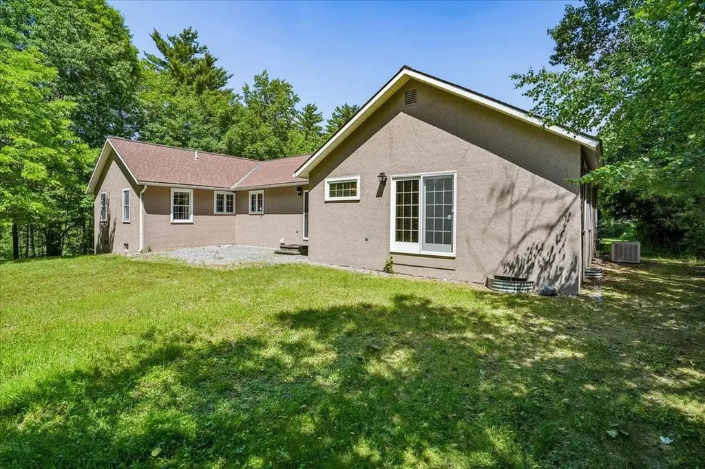 58 Joanne Drive Hooksett NH 03106