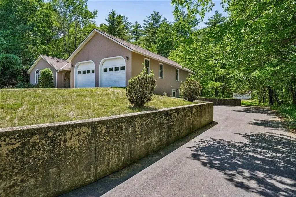 58 Joanne Drive Hooksett NH 03106
