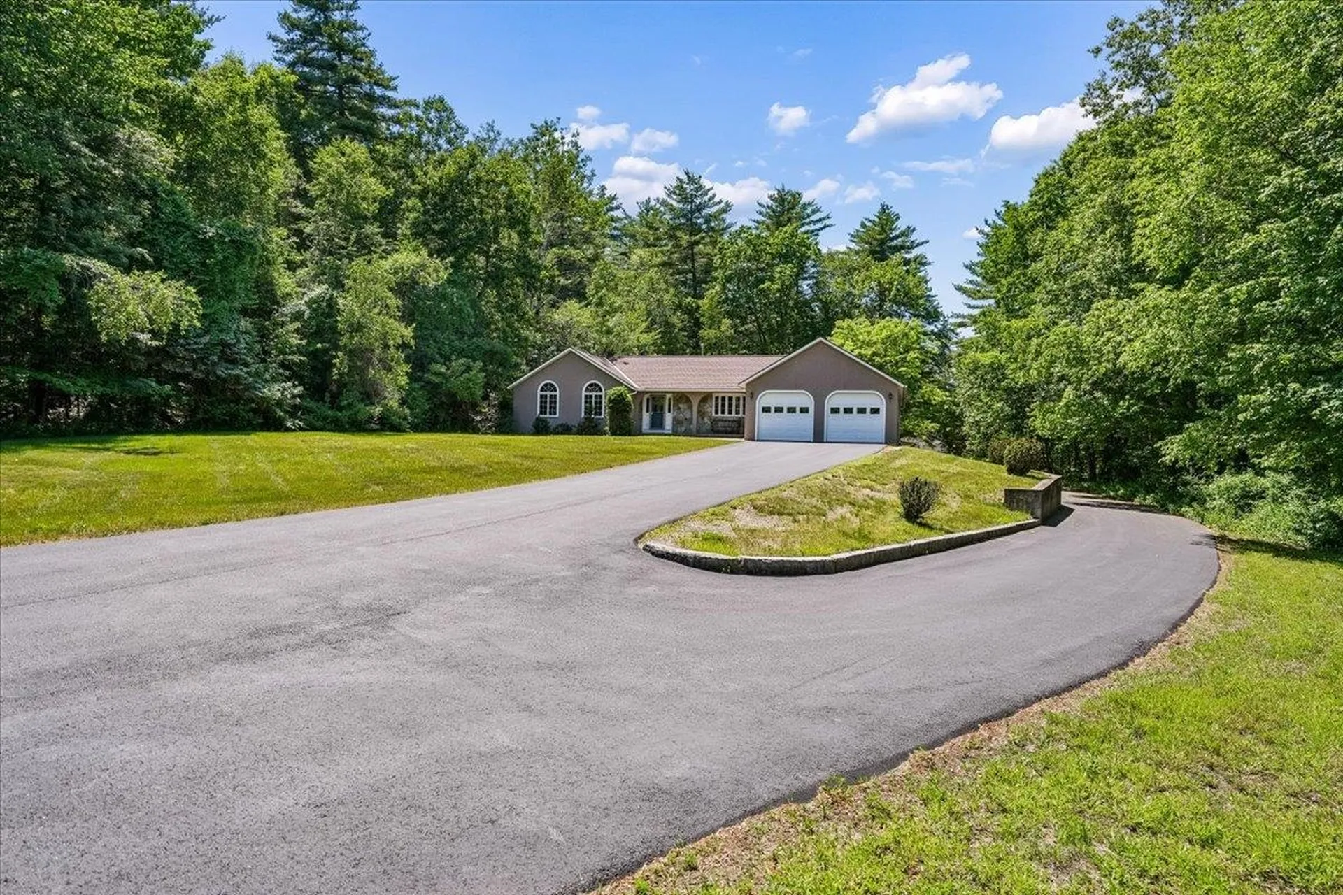 58 Joanne Drive Hooksett NH 03106