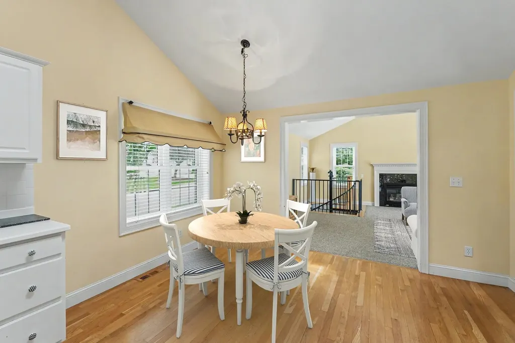 4 Hampton Meadows Hampton NH 03842-1810