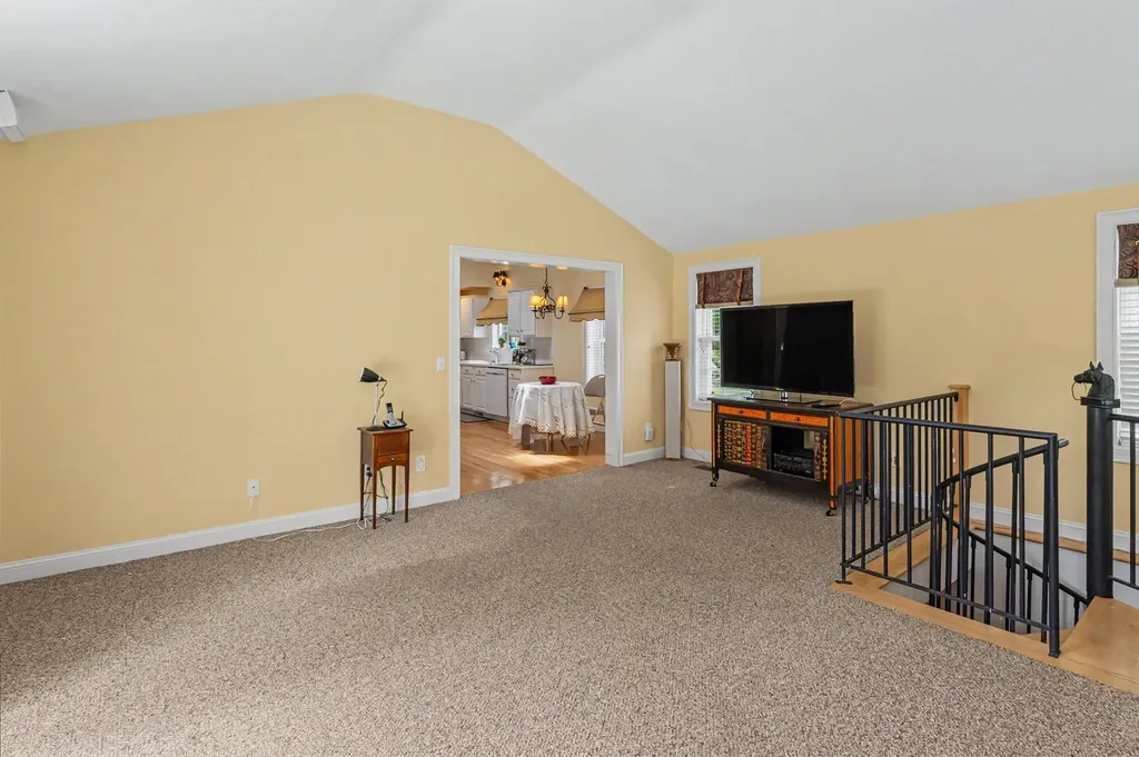 4 Hampton Meadows Hampton NH 03842-1810