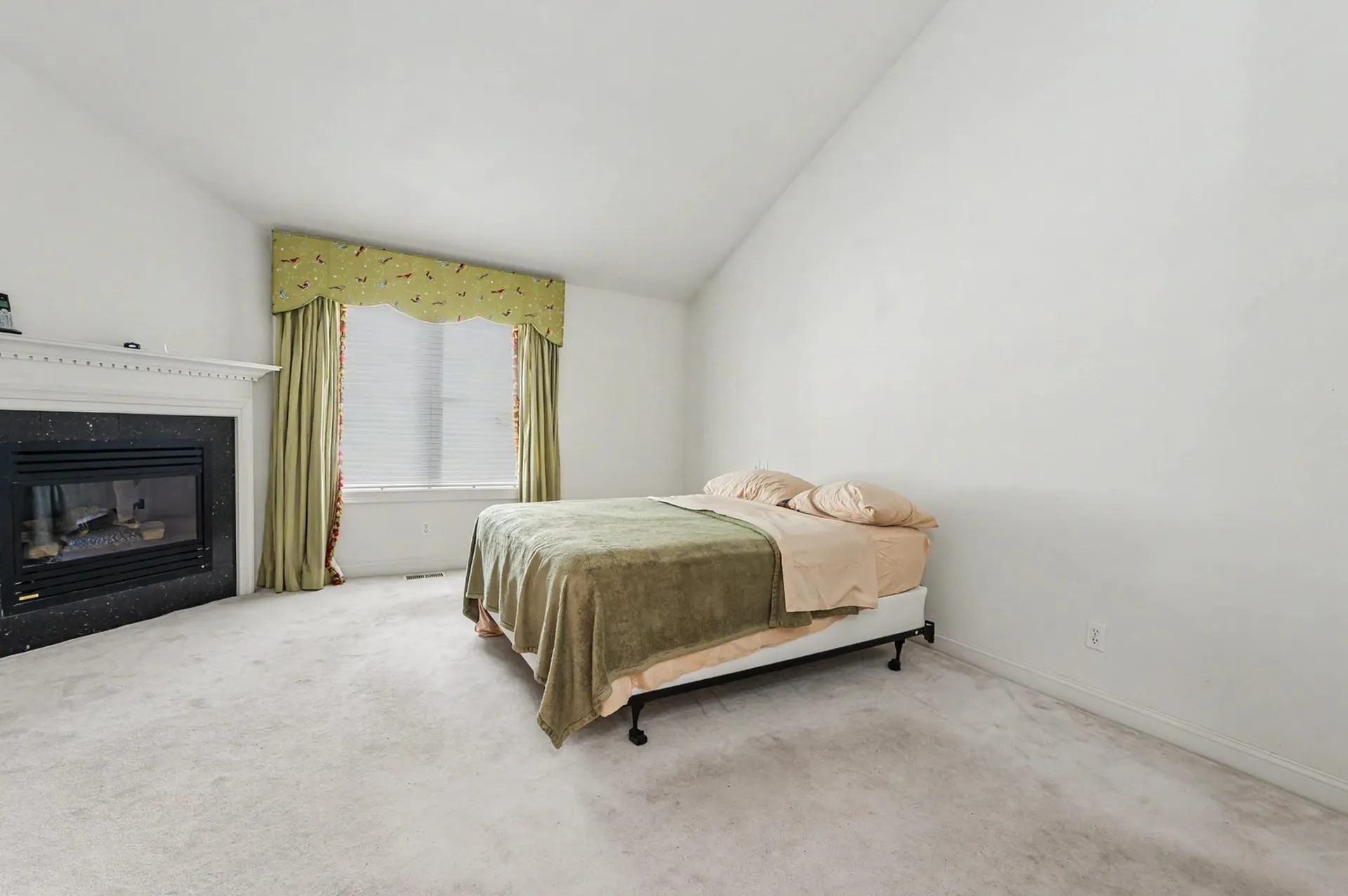 4 Hampton Meadows Hampton NH 03842-1810