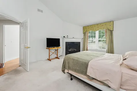 4 Hampton Meadows Hampton NH 03842-1810