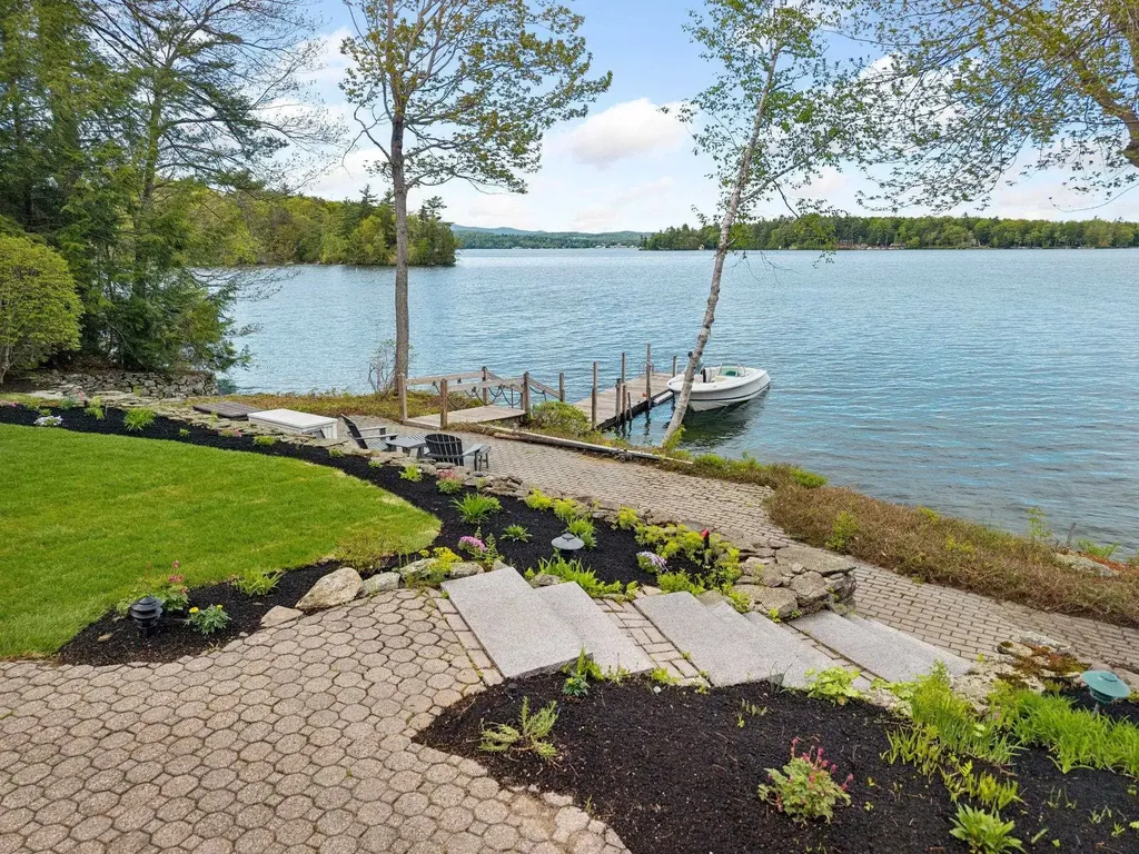122 Pipers Point Alton NH 03809