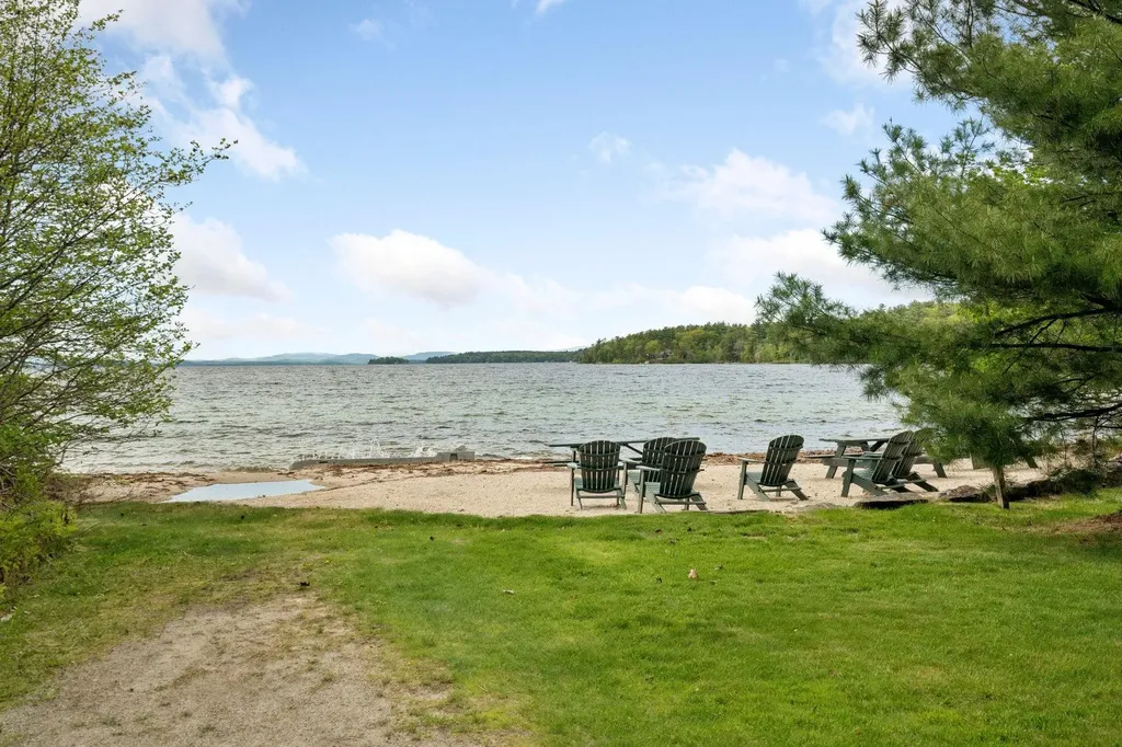 122 Pipers Point Alton NH 03809