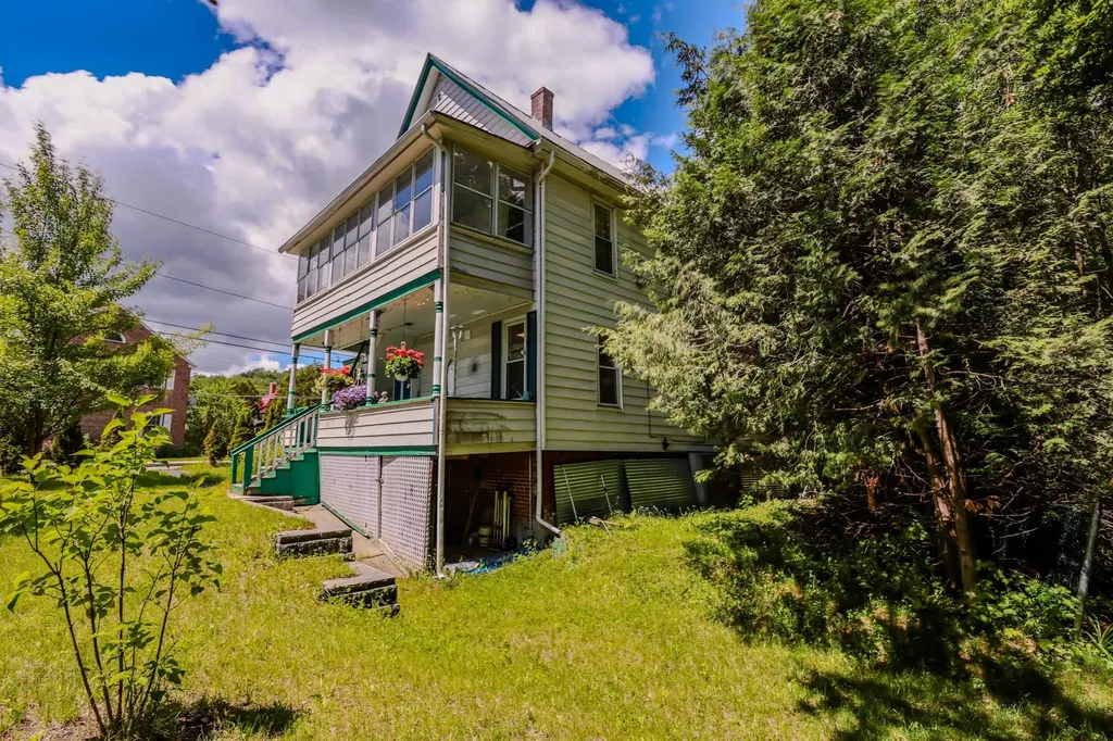 238 Mt. Pleasant Street St. Johnsbury VT 05819