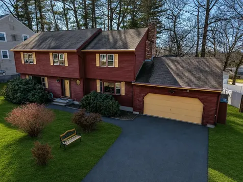 21 Clearview Drive Nashua NH 03062