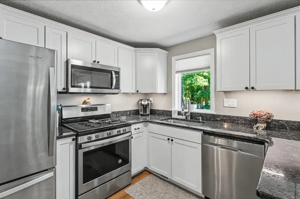 3 Salisbury Road Nashua NH 03064