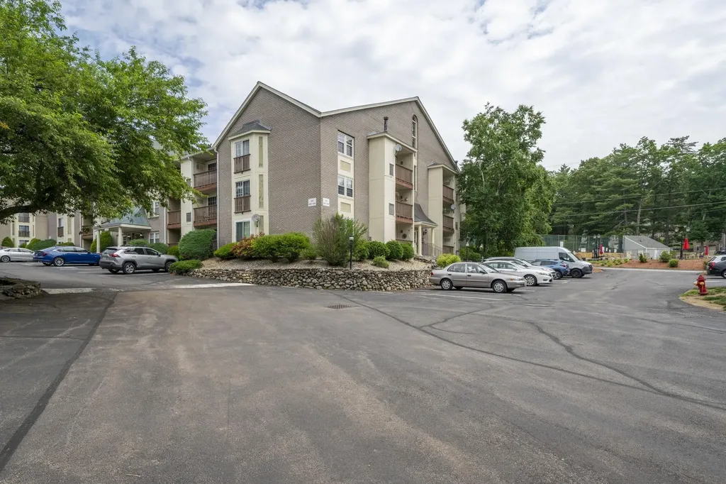 184 Cannongate Iii Road Nashua NH 03063