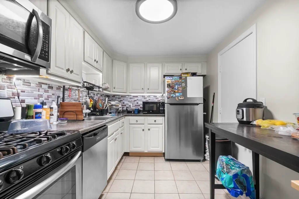 184 Cannongate Iii Road Nashua NH 03063