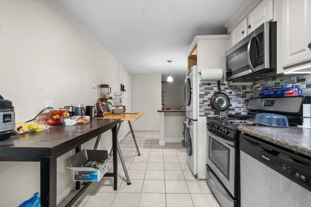 184 Cannongate Iii Road Nashua NH 03063