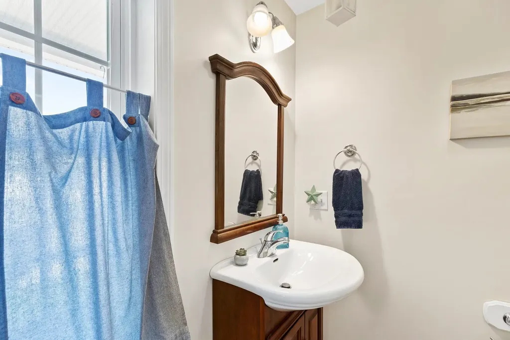 16 Constitution Way Rochester NH 03867