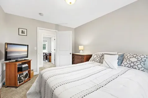 16 Constitution Way Rochester NH 03867