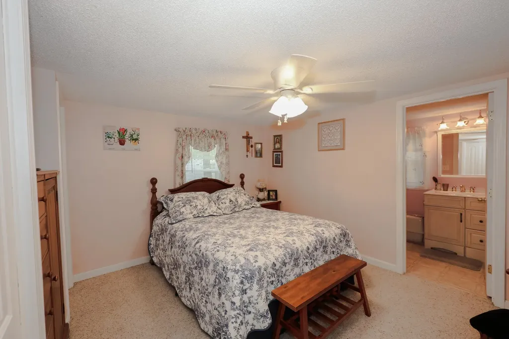 7 Marilyn Drive Concord NH 03303